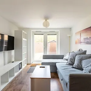 lovely-modern-2-bedroom-apartment-with-parking.bournemouth-hotels.org/