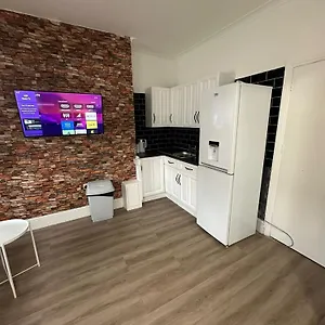 Suli House- Flats & En-suite-families And Couples Only Apartment